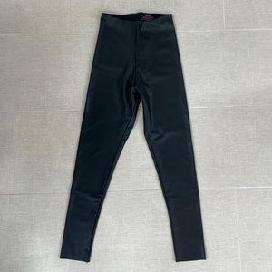 Commando, faux leather leggings